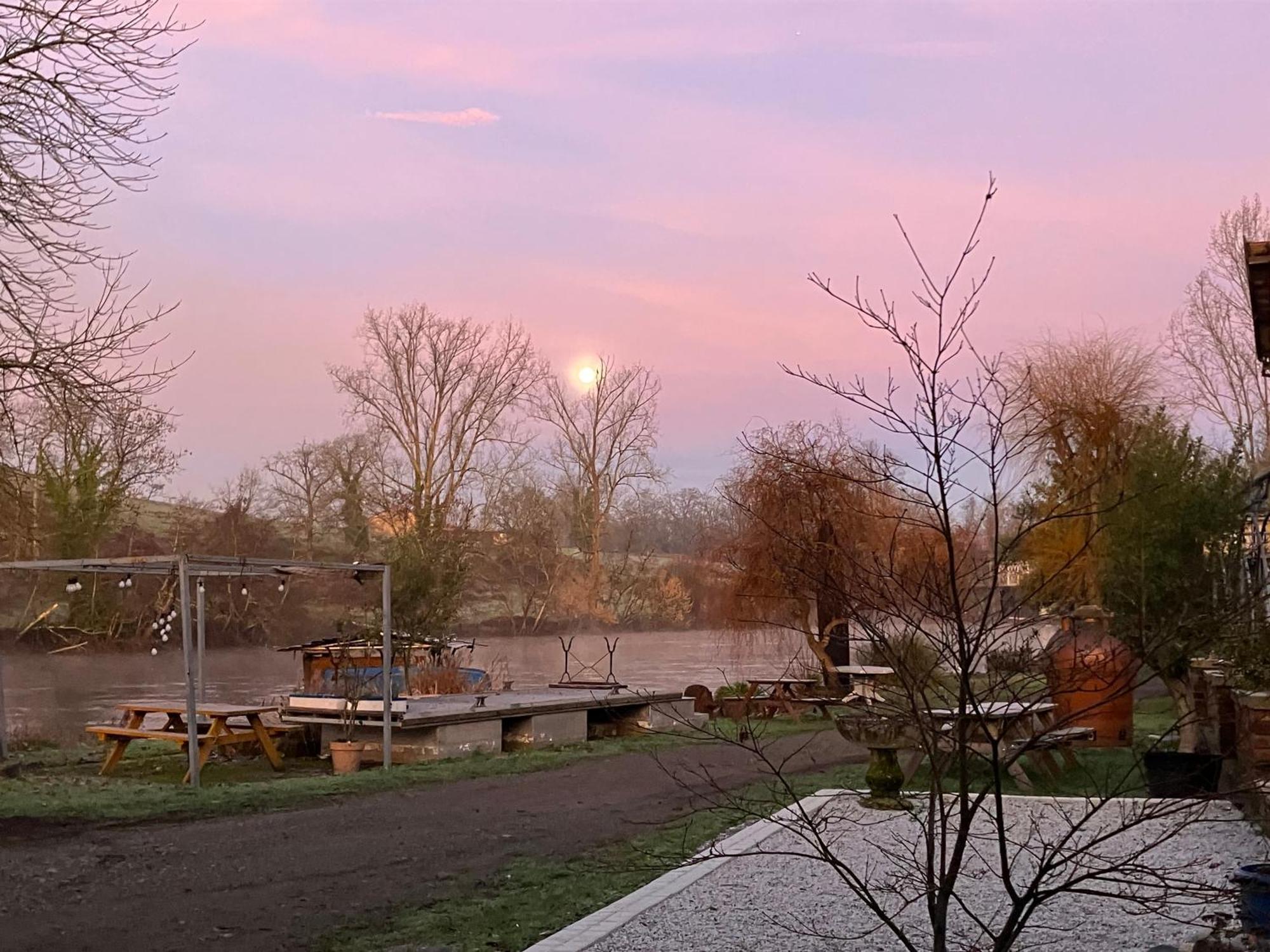 Moon River Chambre D'Hote Saint-Junien Bagian luar foto